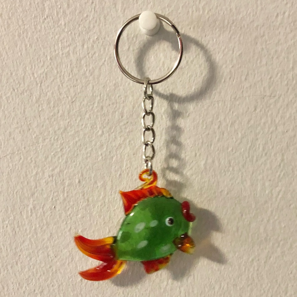 Small Glass Fish Keychain - Picture 2 of 3